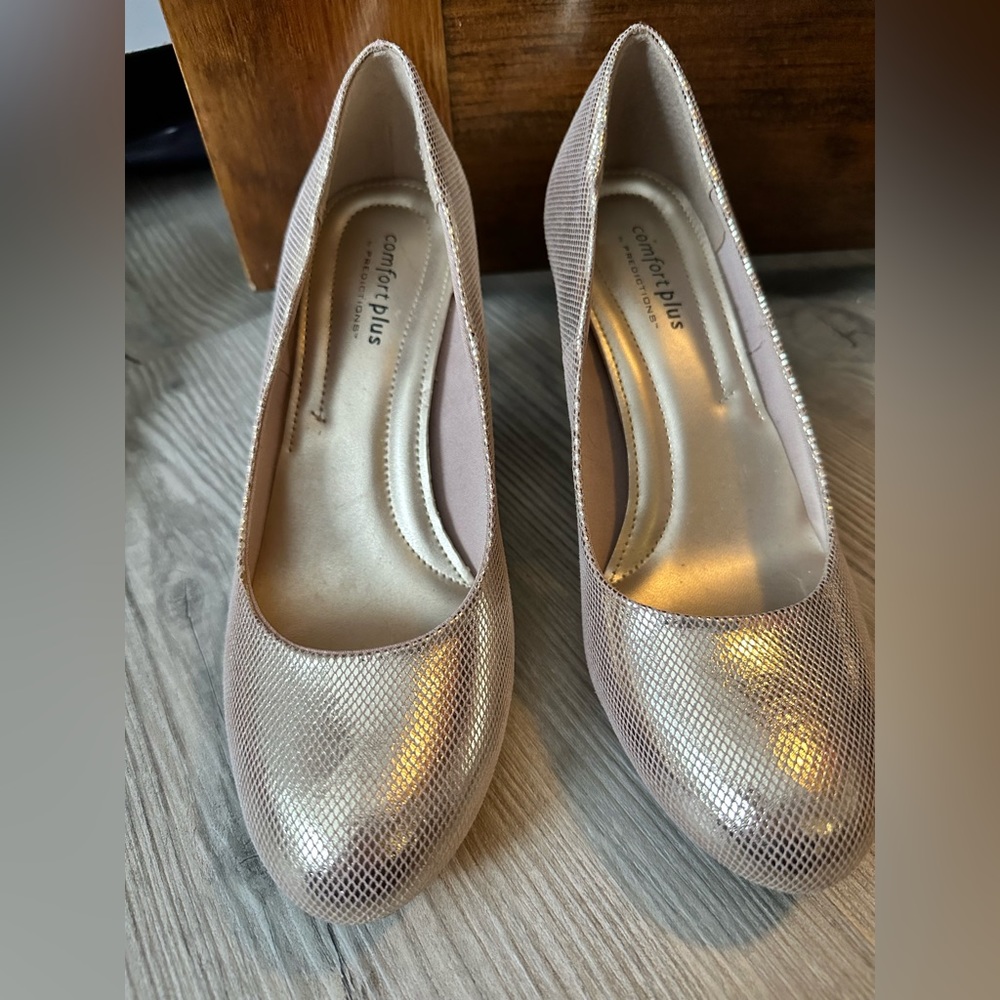 ComfortPlus by Predictions Gold Heels 8